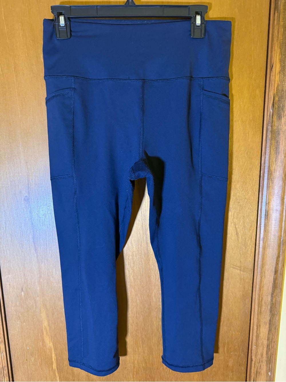 Women’s Navy High-Rise Performance Leggings with Side Pockets Size L